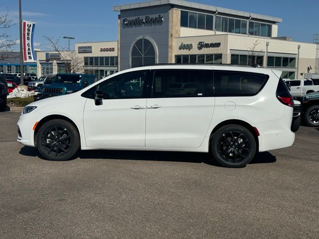 2024 Chrysler Pacifica Touring-L