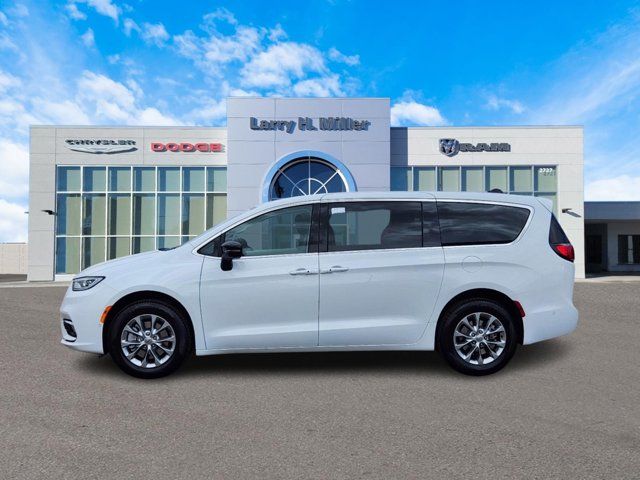 2024 Chrysler Pacifica Touring-L