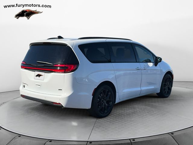 2024 Chrysler Pacifica Touring-L