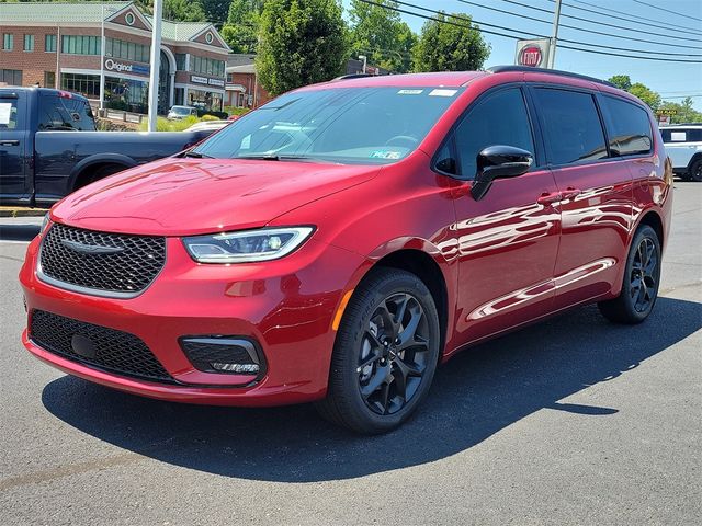 2024 Chrysler Pacifica Touring-L