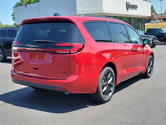 2024 Chrysler Pacifica Touring-L