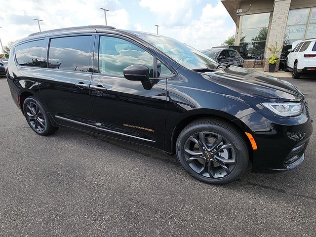 2024 Chrysler Pacifica Touring-L