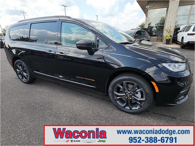 2024 Chrysler Pacifica Touring-L