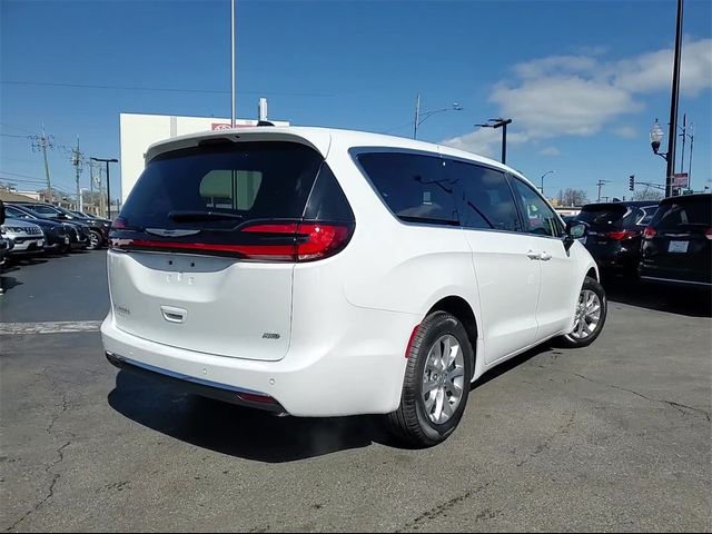 2024 Chrysler Pacifica Touring-L