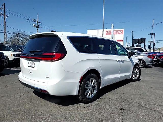 2024 Chrysler Pacifica Touring-L