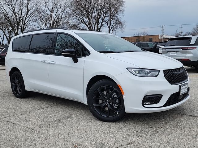 2024 Chrysler Pacifica Touring-L