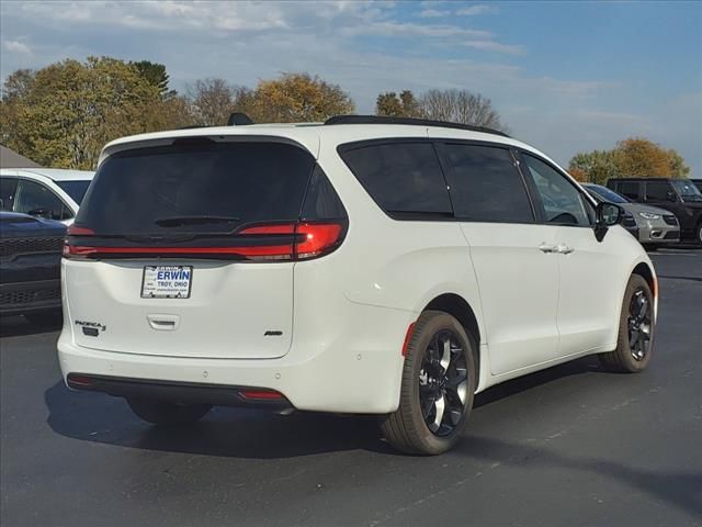 2024 Chrysler Pacifica Touring-L