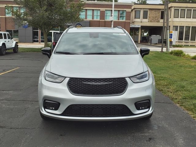 2024 Chrysler Pacifica Touring-L