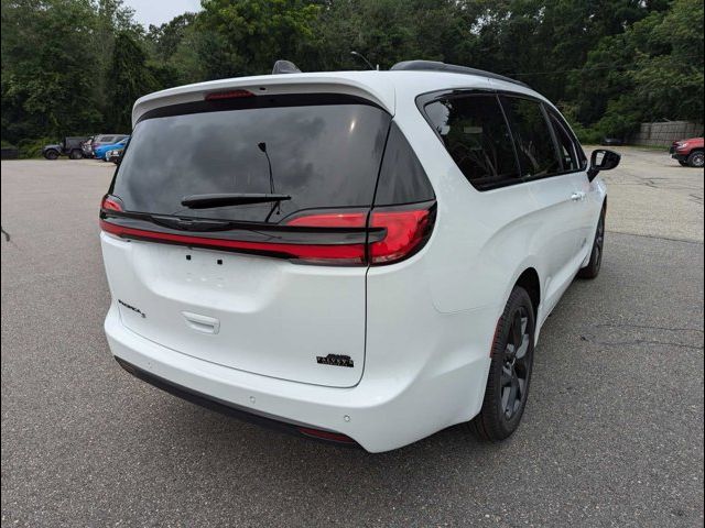 2024 Chrysler Pacifica Touring-L