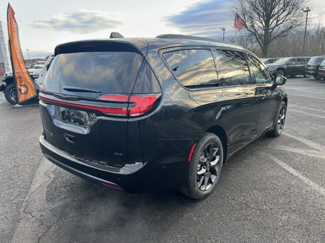 2024 Chrysler Pacifica Touring-L