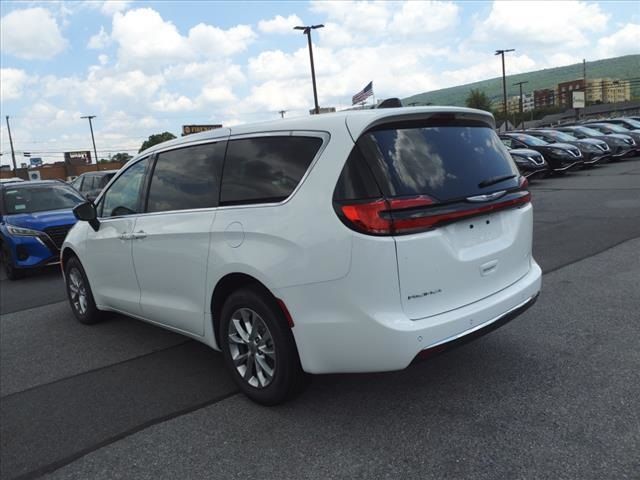 2024 Chrysler Pacifica Touring-L