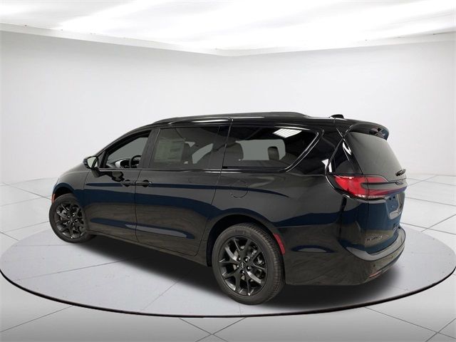 2024 Chrysler Pacifica Touring-L