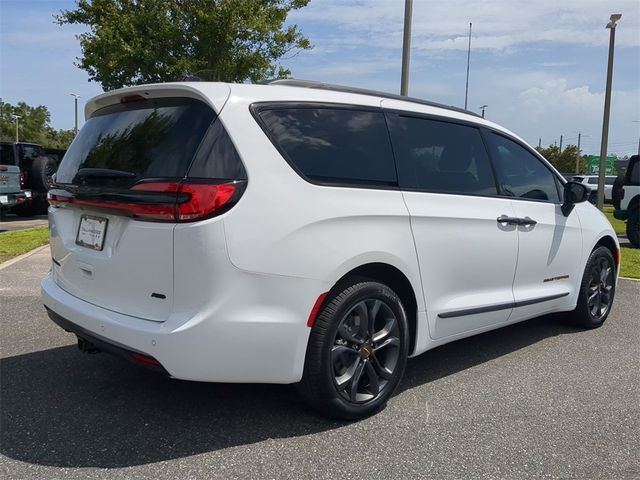 2024 Chrysler Pacifica Touring-L