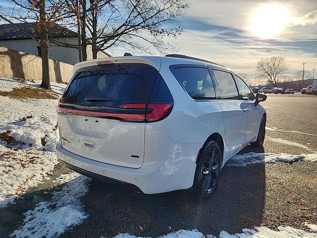 2024 Chrysler Pacifica Touring-L