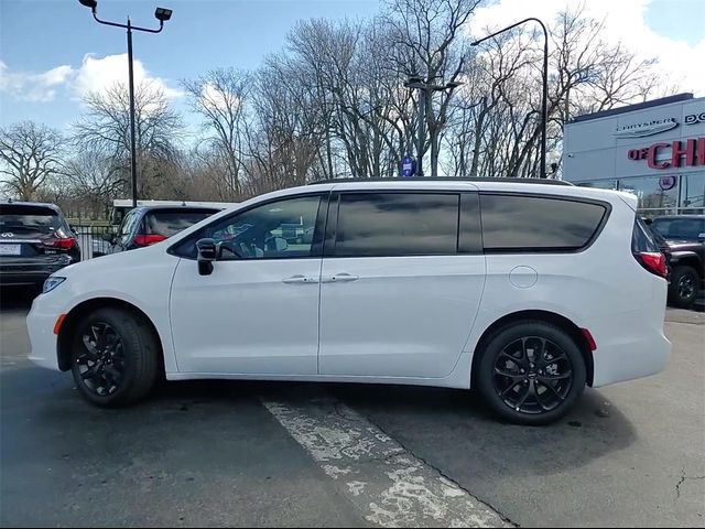 2024 Chrysler Pacifica Touring-L