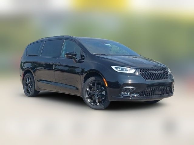 2024 Chrysler Pacifica Touring-L