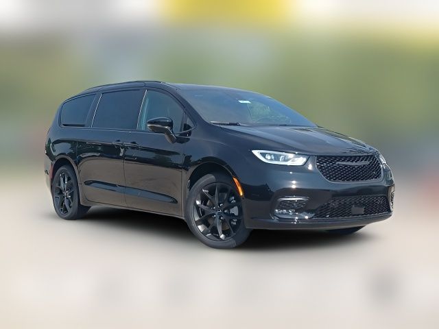 2024 Chrysler Pacifica Touring-L