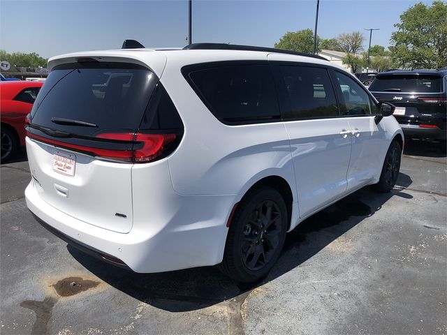 2024 Chrysler Pacifica Touring-L