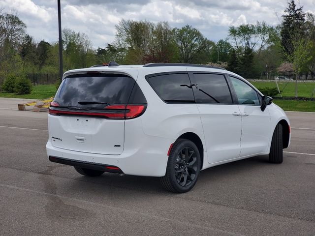 2024 Chrysler Pacifica Touring-L