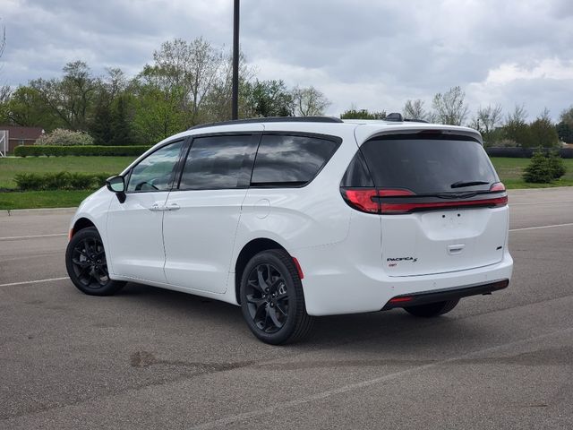 2024 Chrysler Pacifica Touring-L