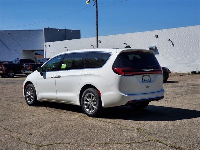 2024 Chrysler Pacifica Touring-L