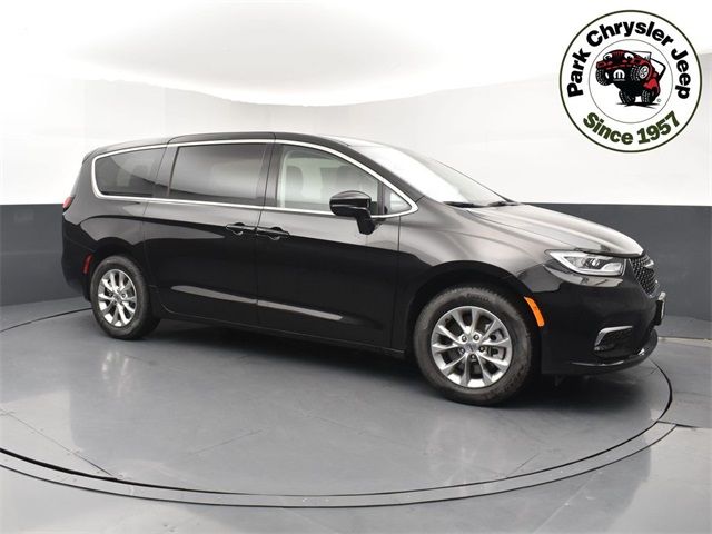 2024 Chrysler Pacifica Touring-L