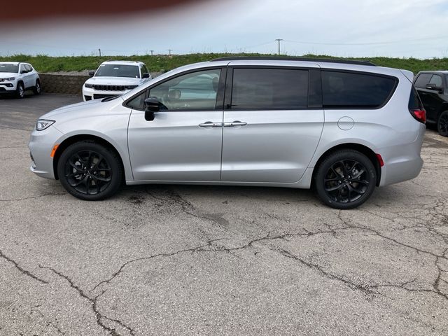 2024 Chrysler Pacifica Touring-L