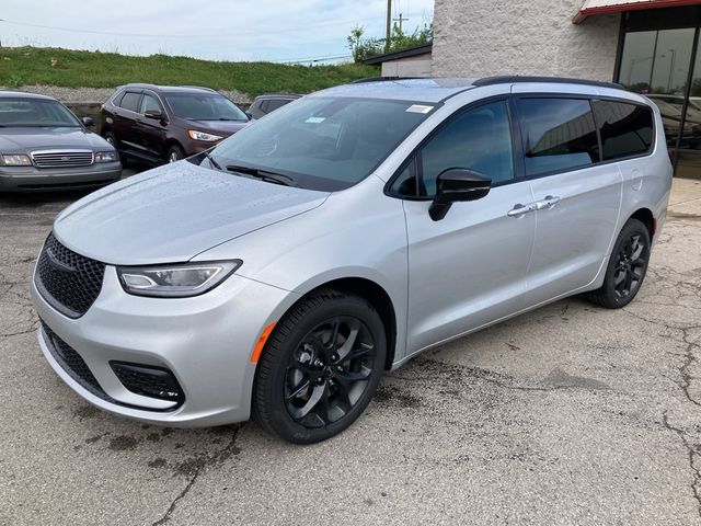 2024 Chrysler Pacifica Touring-L