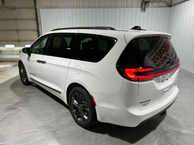 2024 Chrysler Pacifica Touring-L