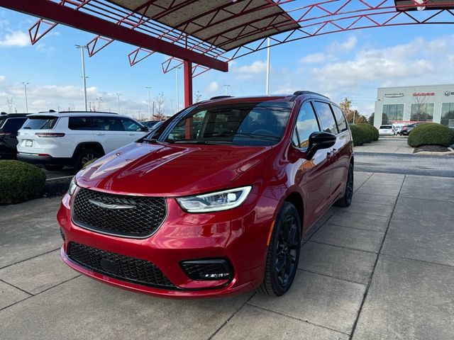 2024 Chrysler Pacifica Touring-L