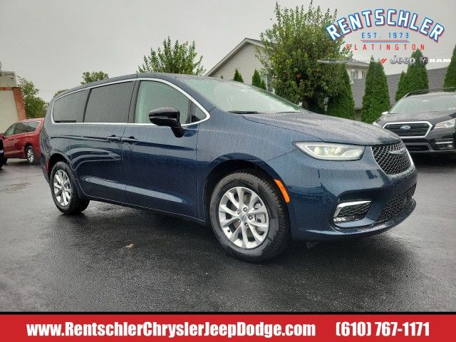 2024 Chrysler Pacifica Touring-L