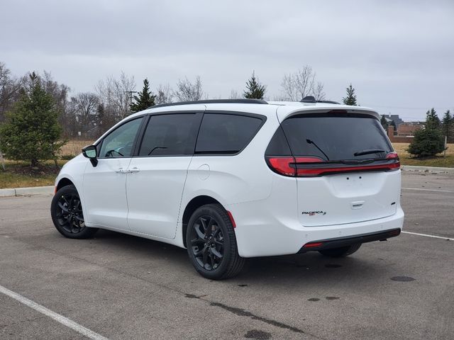 2024 Chrysler Pacifica Touring-L