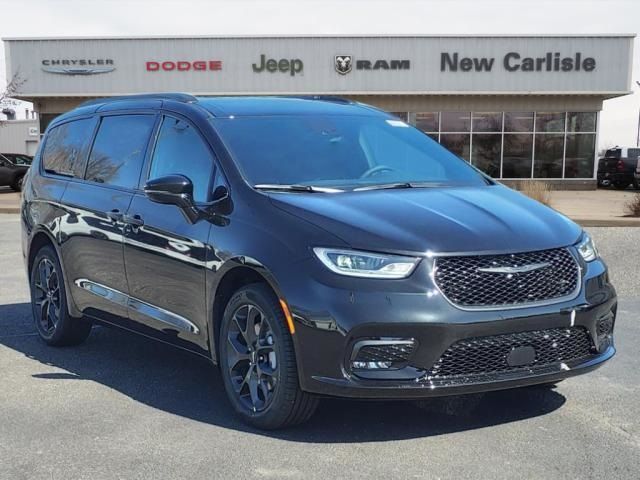 2024 Chrysler Pacifica Touring-L