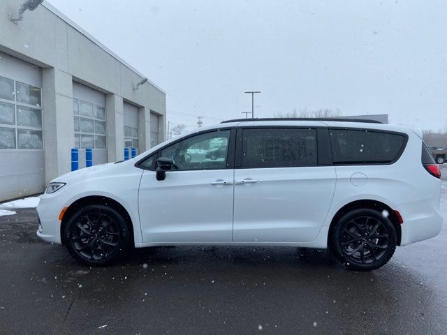 2024 Chrysler Pacifica Touring-L