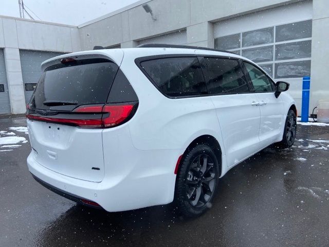 2024 Chrysler Pacifica Touring-L