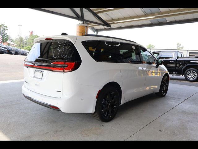 2024 Chrysler Pacifica Touring-L