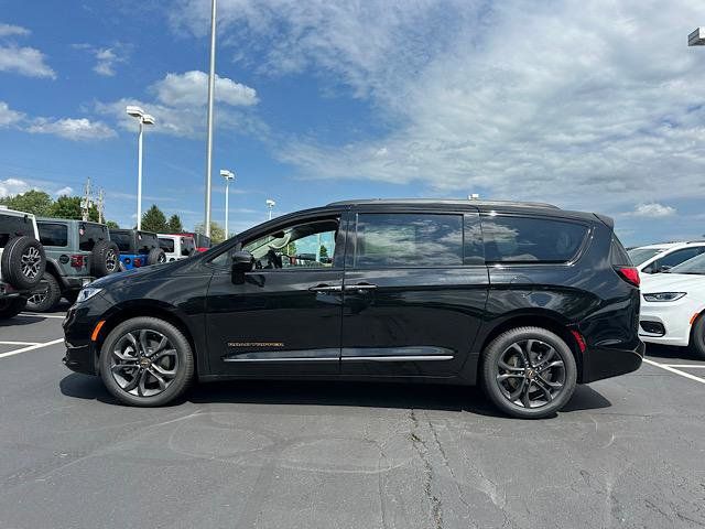 2024 Chrysler Pacifica Touring-L