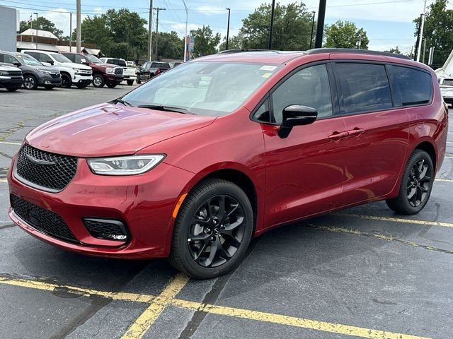 2024 Chrysler Pacifica Touring-L