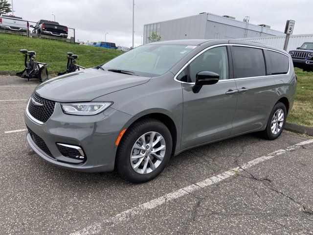 2024 Chrysler Pacifica Touring-L