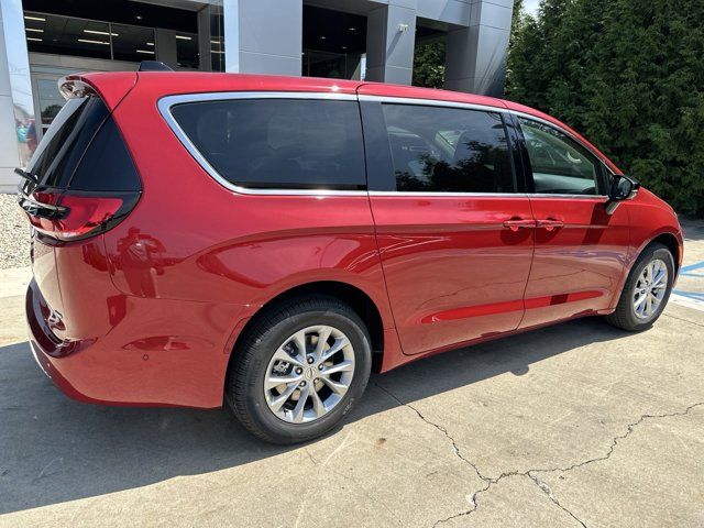 2024 Chrysler Pacifica Touring-L