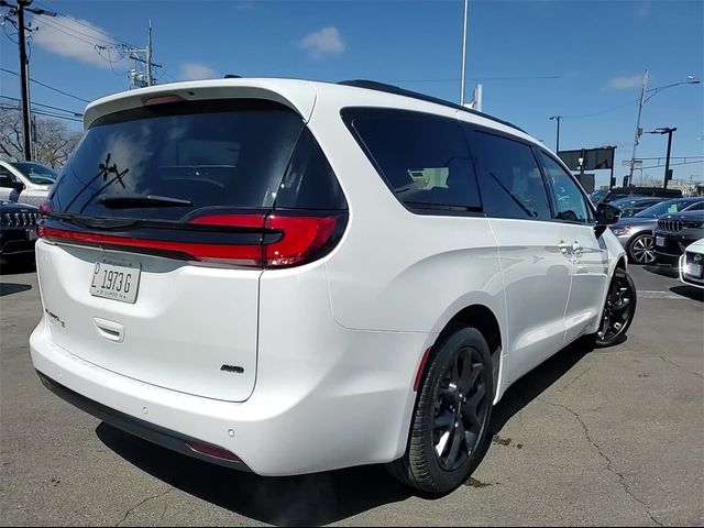 2024 Chrysler Pacifica Touring-L