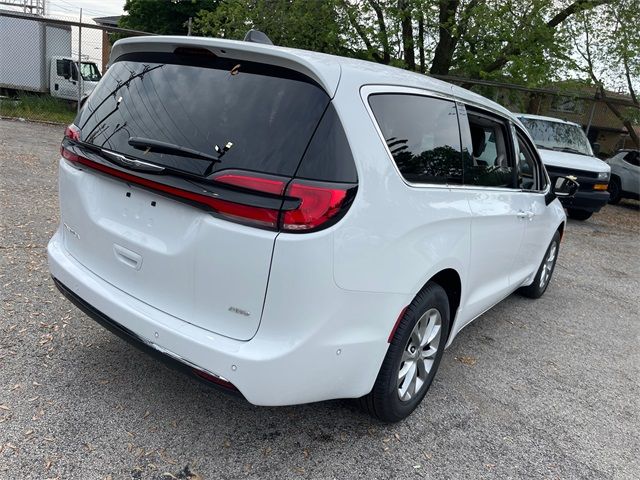 2024 Chrysler Pacifica Touring-L