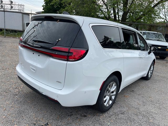 2024 Chrysler Pacifica Touring-L