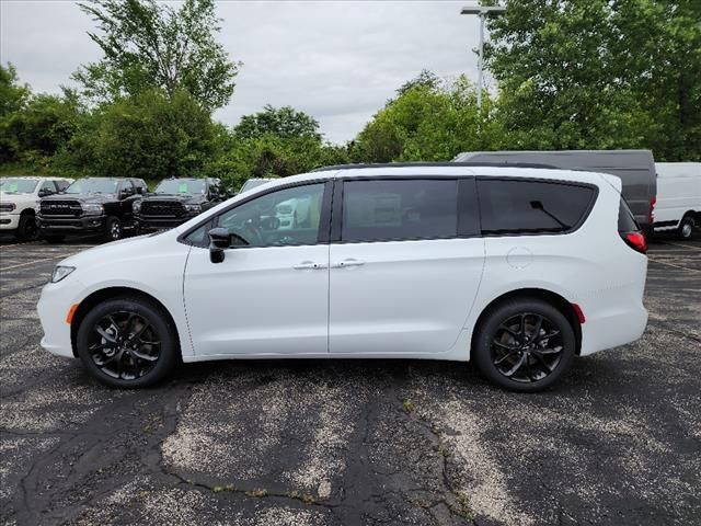 2024 Chrysler Pacifica Touring-L