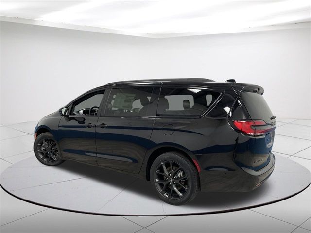 2024 Chrysler Pacifica Touring-L