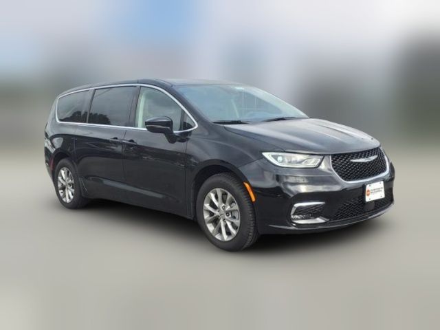 2024 Chrysler Pacifica Touring-L