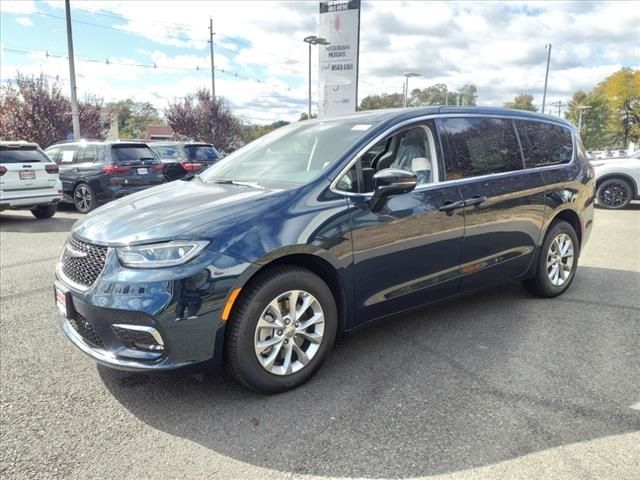 2024 Chrysler Pacifica Touring-L