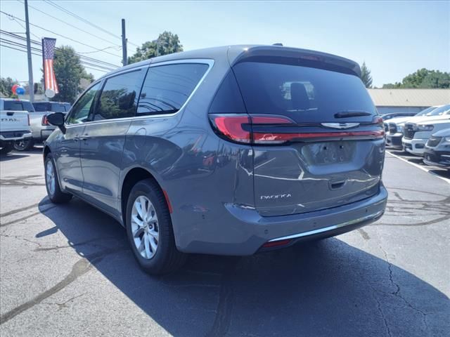 2024 Chrysler Pacifica Touring-L