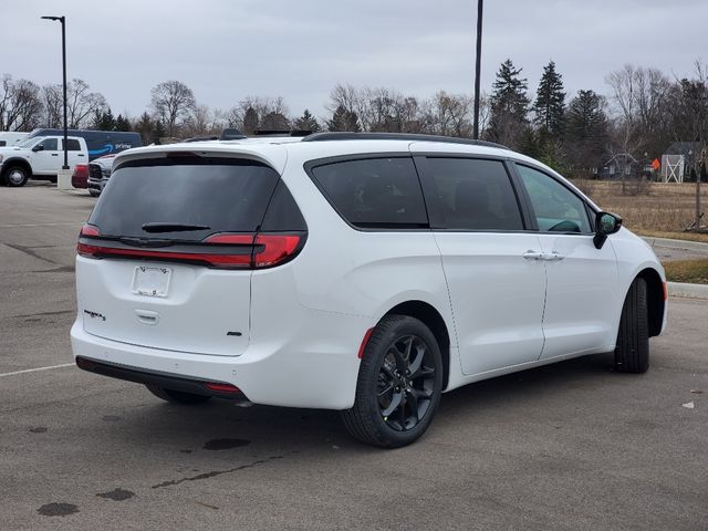 2024 Chrysler Pacifica Touring-L