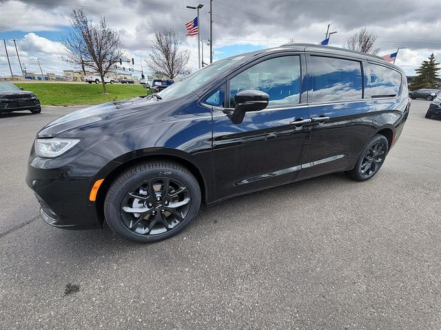 2024 Chrysler Pacifica Touring-L